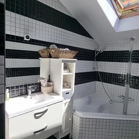 Charming 6 Bed In 4 Vallees Alpehytte Iserables